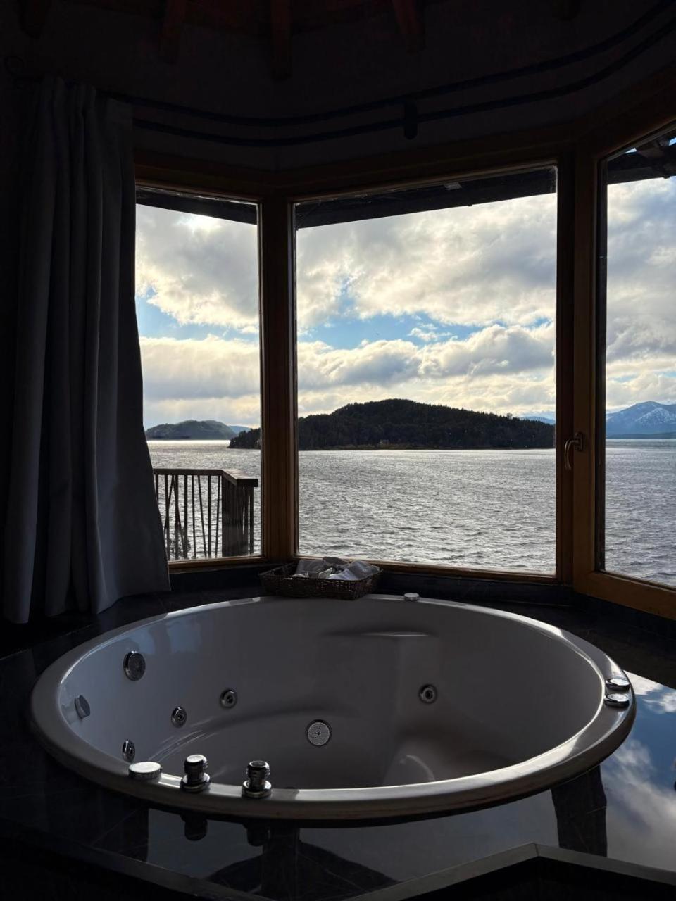 Lirolay Suites - Apart Hotel San Carlos de Bariloche Luaran gambar